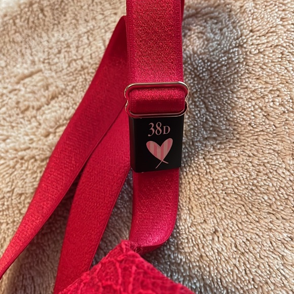 Victoria’s Secret Bra, 38D - Picture 6 of 6